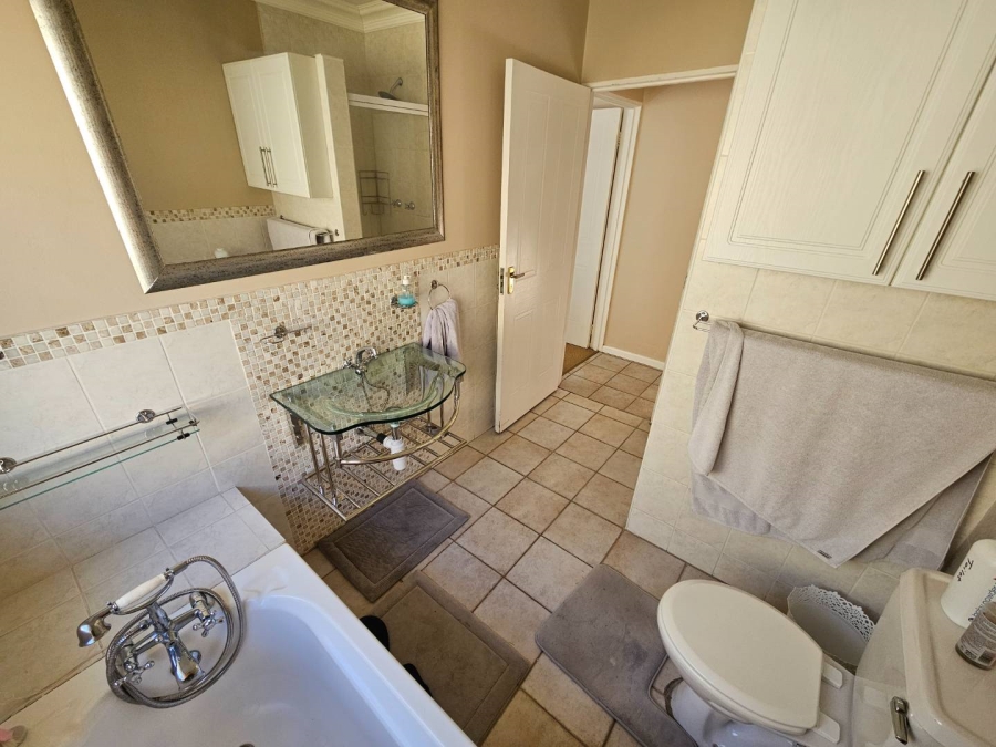 To Let 4 Bedroom Property for Rent in Lovemore Heights Estate Eastern Cape